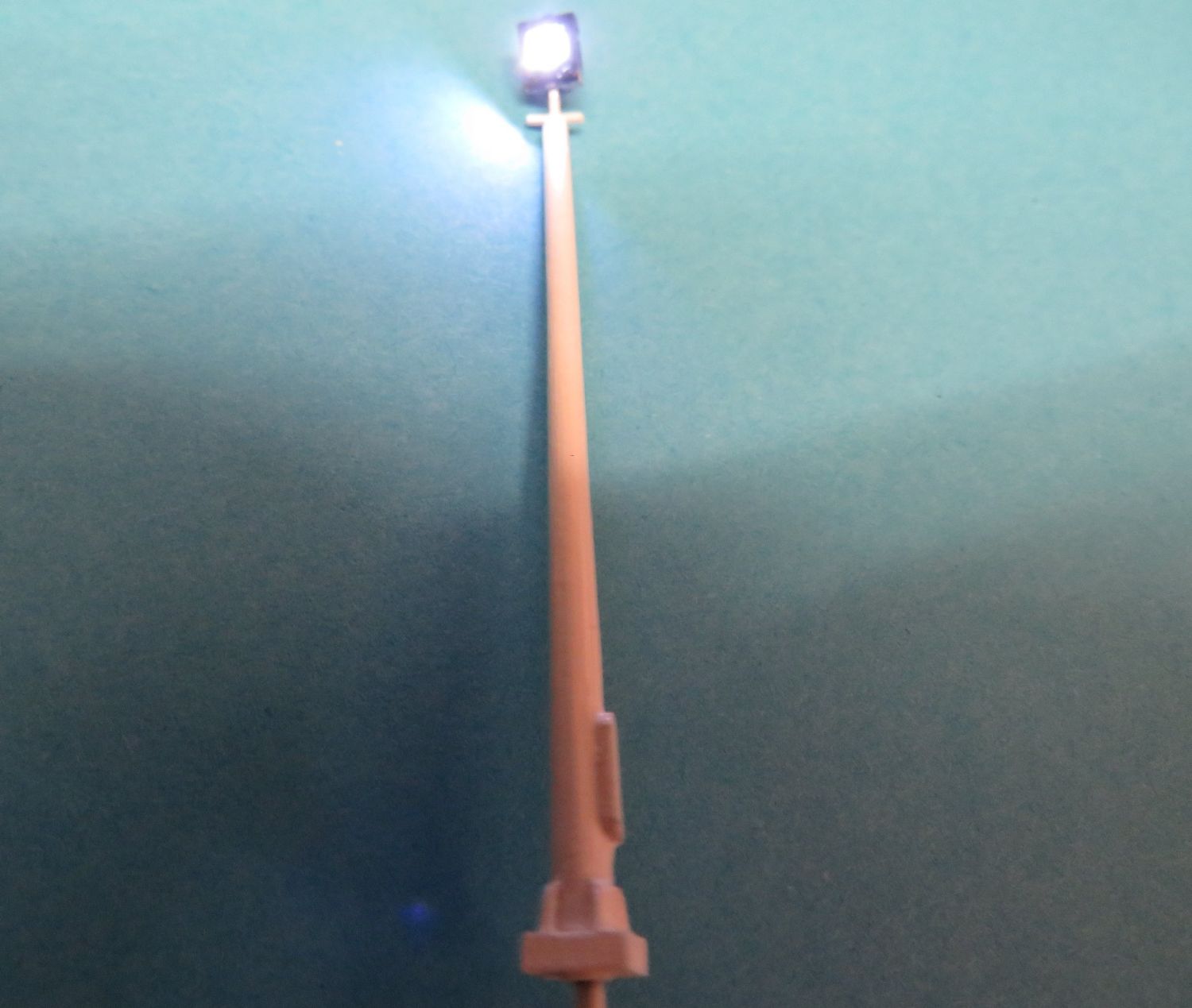 N Scale Single Yard Light - Item Code N1